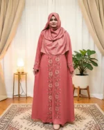 স্বচ্ছ নয় এমন কিমোনো। অনন্য কারচুপির কাজ। হীরার জর্জেট উপাদান দিয়ে তৈরি।