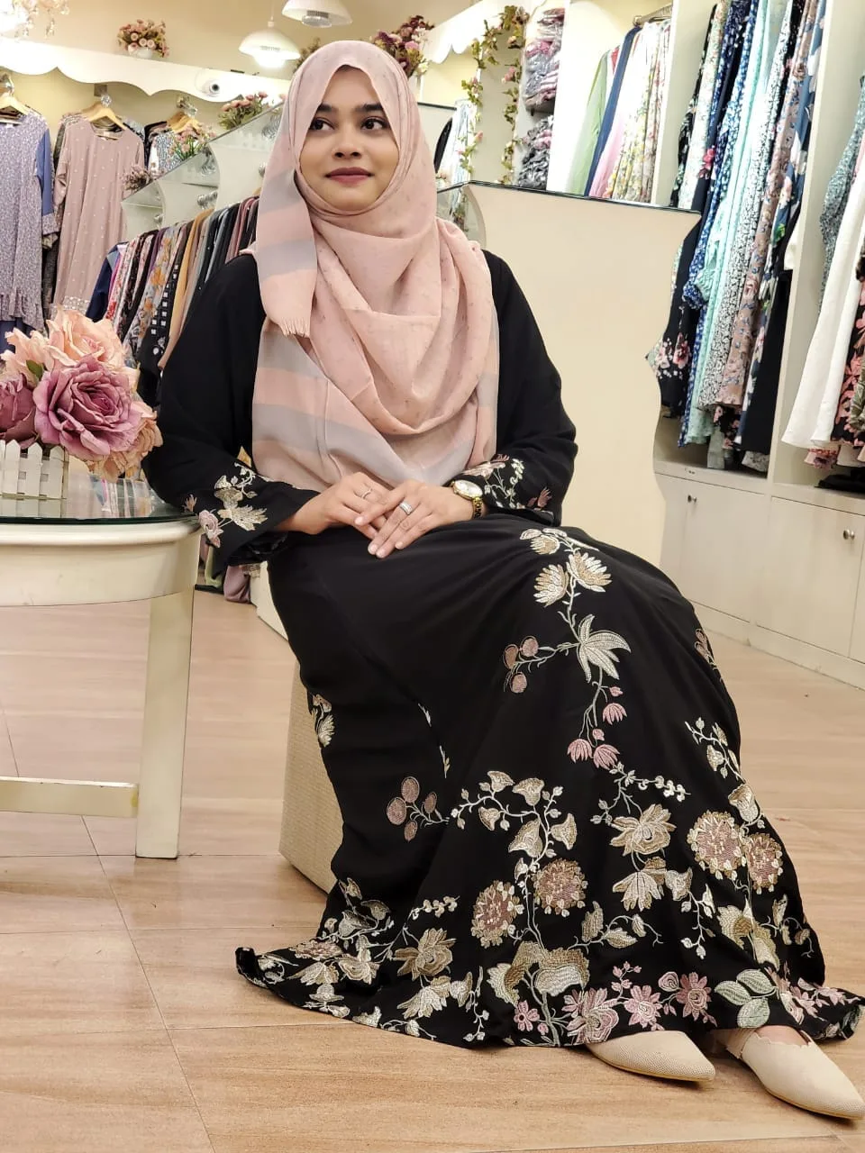 নিখুঁত এবং ঘন সূচিকর্মের কাজ করা গাউন - Image 3