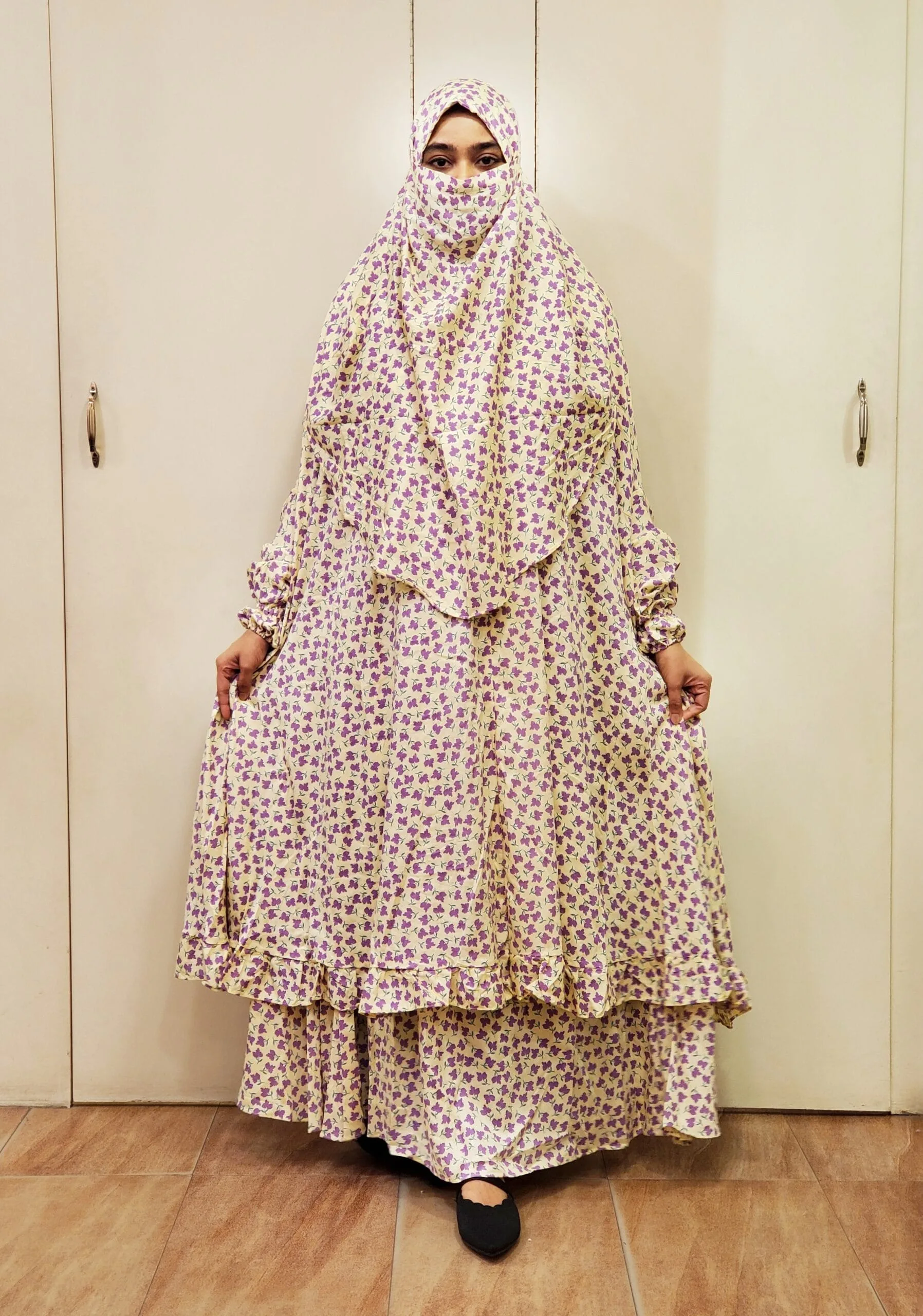 Image of white floral design khimar