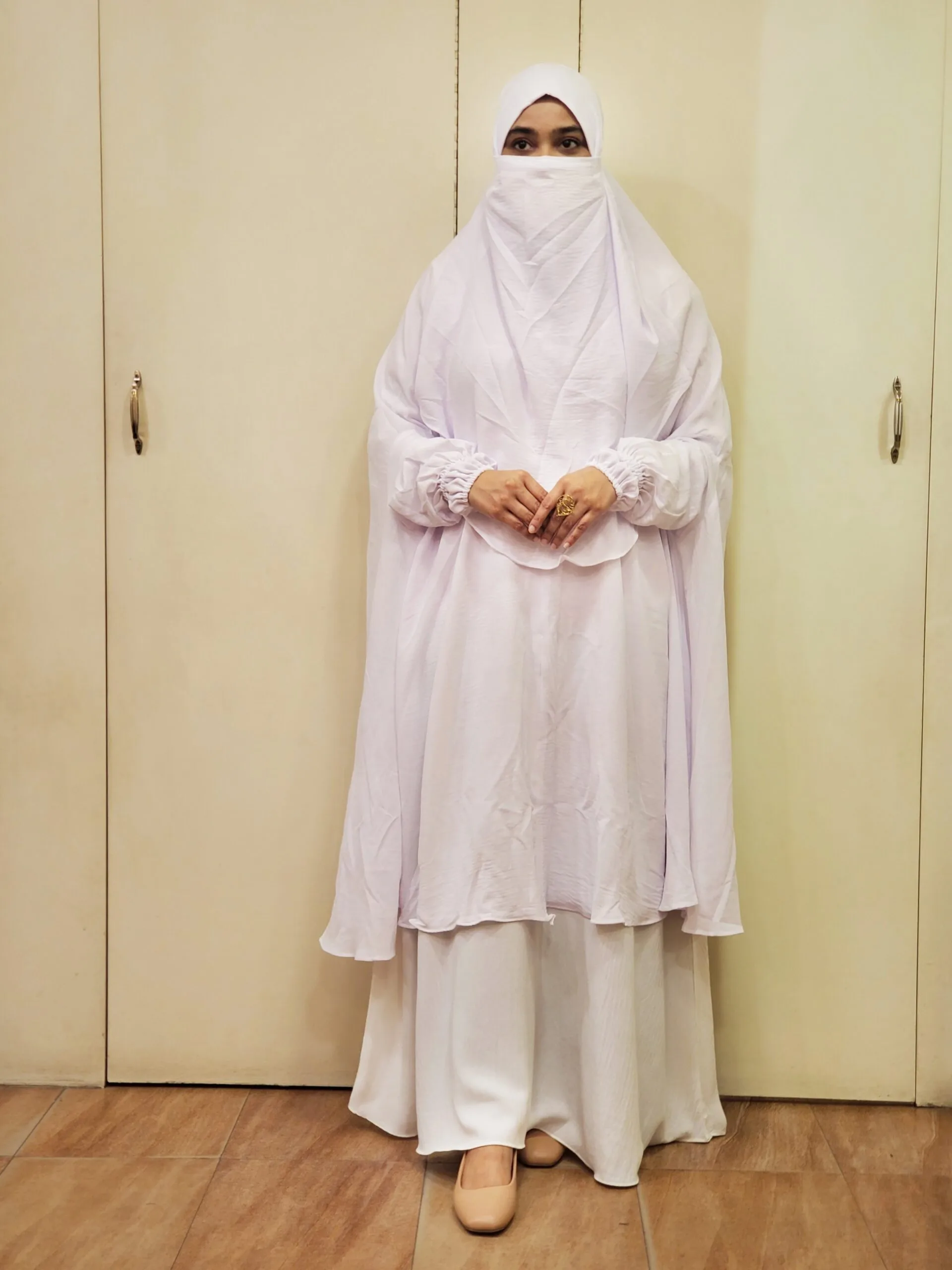 নিকাব সহ নন-ট্রান্সপারেন্ট ফ্রি সাইজ খিমার। ওমরাহ, হজ অথবা নিয়মিত পোশাকের জন্য উপযুক্ত। - Image 1