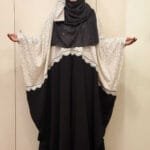<em><strong>Abaya</strong></em>
