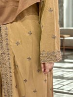 Perfect for modest fashion lovers. Elegant kimono made of soft BMW fabric with dense Jamdani style embroidery.