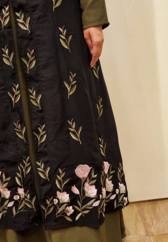 Image of Sleeveless Embroidery Kimono