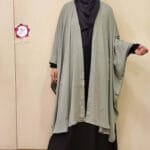 পাথর ও মুক্তার তৈরি কেপ