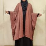 পাথর ও মুক্তার তৈরি কেপ