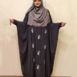 অসাধারণ কারচুপি কেপ। ফ্রি সাইজ। অস্বচ্ছ দুবাই চেরি উপাদান।