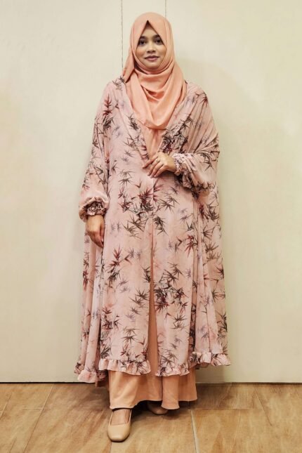 Free size Cape.Semi-transparent soft georgette print. The bottom will be cut in front like a Khimar cape. There is a frill at the bottom.