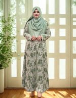 Printed embroidered kimono for women, made of soft, transparent georgette material.