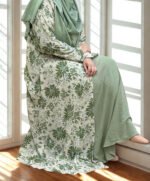 Printed embroidered kimono for women, made of soft, transparent georgette material.