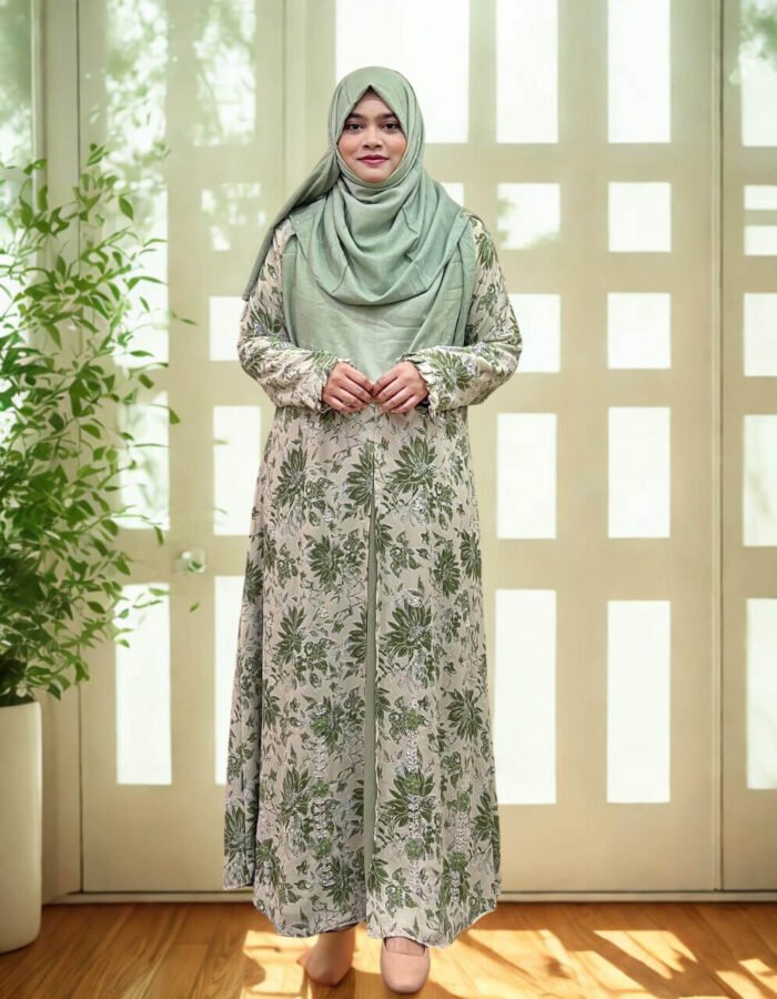Printed embroidered kimono for women, made of soft, transparent georgette material.
