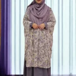 Elegant lightweight round cape in soft georgette, ideal for casual and formal wear.