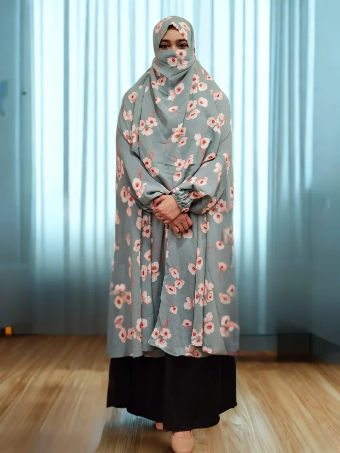 Breathable and summer-friendly khimar made of Alex fabric.