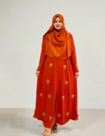 অ-স্বচ্ছ কিমোনো। হীরার জর্জেট দিয়ে তৈরি, চমৎকার কারচুপির কাজ সহ