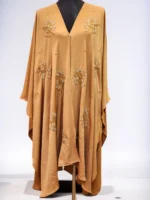 অ-স্বচ্ছ দুবাই চেরি উপাদান দিয়ে তৈরি ফ্রি সাইজের কারচুপি কেপ। সাইড প্রোফাইল খোলা।