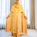 কারচুপির কাজের ফিউশন কেপ। অস্বচ্ছ হীরার জর্জেট উপাদানে তৈরি।