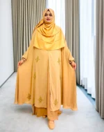 কারচুপির কাজের ফিউশন কেপ। অস্বচ্ছ হীরার জর্জেট উপাদানে তৈরি। - Image 2