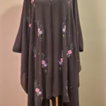 অসাধারণ কারচুপি কেপ। ফ্রি সাইজের অ-স্বচ্ছ দুবাই চেরি উপাদান দিয়ে তৈরি।