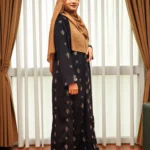 অস্বচ্ছ নরম গ্রীষ্মকালীন কিমোনো। BMW উপাদান দিয়ে তৈরি, সামনে বোতাম।