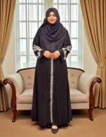 অস্বচ্ছ সূচিকর্ম করা কিমোনো। নরম BMW উপাদান দিয়ে তৈরি।