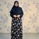 প্রিন্টেড ওয়ান-পার্ট গাউন। অস্বচ্ছ নরম অ্যালেক্স উপাদান দিয়ে তৈরি