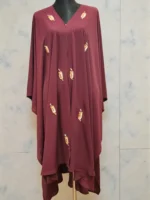 ফ্রি সাইজের কেপ। নিখুঁত পাথরের কাজ সহ অস্বচ্ছ দুবাই চেরি জর্জেট উপাদান। - Image 3