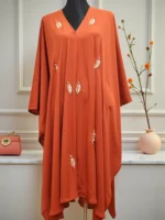 এক রঙের নরম, অ-স্বচ্ছ দুবাই চেরি জর্জেট উপাদানের উপর পাথরের কাজ করা কেপ - Image 2