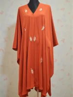 এক রঙের নরম, অ-স্বচ্ছ দুবাই চেরি জর্জেট উপাদানের উপর পাথরের কাজ করা কেপ - Image 3