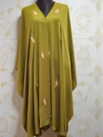 ফ্রি সাইজের কেপ। নরম, স্বচ্ছ নয় এমন দুবাই চেরি জর্জেট উপাদান, নিখুঁত পাথরের কাজ। - Image 2