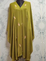 ফ্রি সাইজের কেপ। নরম, স্বচ্ছ নয় এমন দুবাই চেরি জর্জেট উপাদান, নিখুঁত পাথরের কাজ।