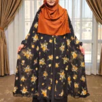 খুবই নিখুঁত ও ক্লাসি কারচুপি কেপ। কেপের নিচে ফ্রিল দেয়া আছে। ফ্রি সাইজ ট্রান্সপারেন্ট সফট জর্জেট ম্যাটেরিয়াল