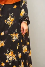 খুবই নিখুঁত ও ক্লাসি কারচুপি কেপ। কেপের নিচে ফ্রিল দেয়া আছে। ফ্রি সাইজ ট্রান্সপারেন্ট সফট জর্জেট ম্যাটেরিয়াল - Image 4