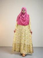 প্রিন্টেড ডাবল পার্ট গাউন। এক কাটে তৈরি। এর নীচে একটি লম্বা ফ্রিল এবং একটি স্লিট রয়েছে।