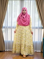 প্রিন্টেড ডাবল পার্ট গাউন। এক কাটে তৈরি। এর নীচে একটি লম্বা ফ্রিল এবং একটি স্লিট রয়েছে। - Image 4