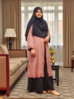 কোট স্টাইলের কিমোনো। অস্বচ্ছ নরম দুবাই চেরি জর্জেট উপাদান দিয়ে তৈরি।