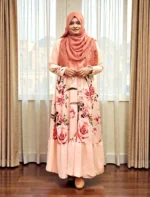 নতুন মারমেইড কিমোনো সফট এ্যালেক্স ম্যাটেরিয়ালে বানানো। কোমরে ফিতা আছে। নিচে কুচি দিয়ে লং ফ্রিল দেয়া। হাতে ফ্রিল আছে। - Image 2