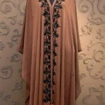 গর্জিয়াস কারচুপি কেপ: আভিজাত্য এবং রুচির অপূর্ব সমন্বয়।