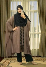 ফ্রি সাইজ কারচুপি কেপ - আপনার ব্যক্তিত্বে যোগ করুন নতুন মাত্রা। - Image 3