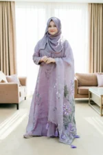 সম্পূর্ণ নিজস্ব প্রসেসে তৈরি এক্সক্লুসিভ কারচুপি মসলিন গাউন - Image 2